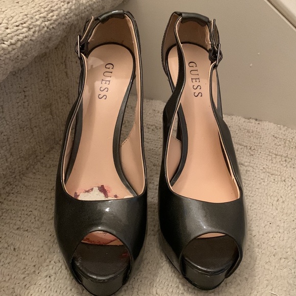 No box, right shoe has heat damage inside, outside is in excellent condition. - Picture 5 of 6